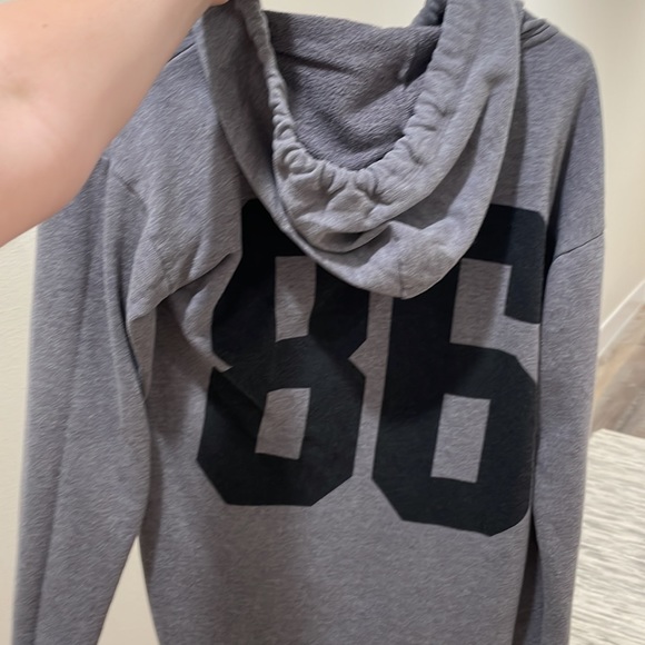 Vcut PINK longsleeve✨ - Picture 4 of 5